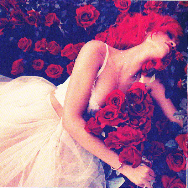 Rihanna – Loud