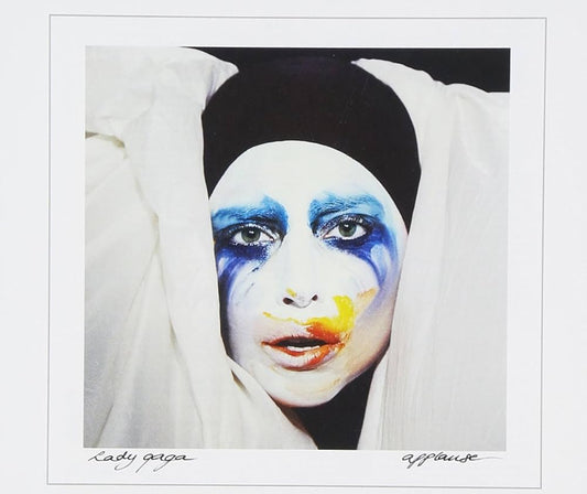 Lady Gaga – Applause